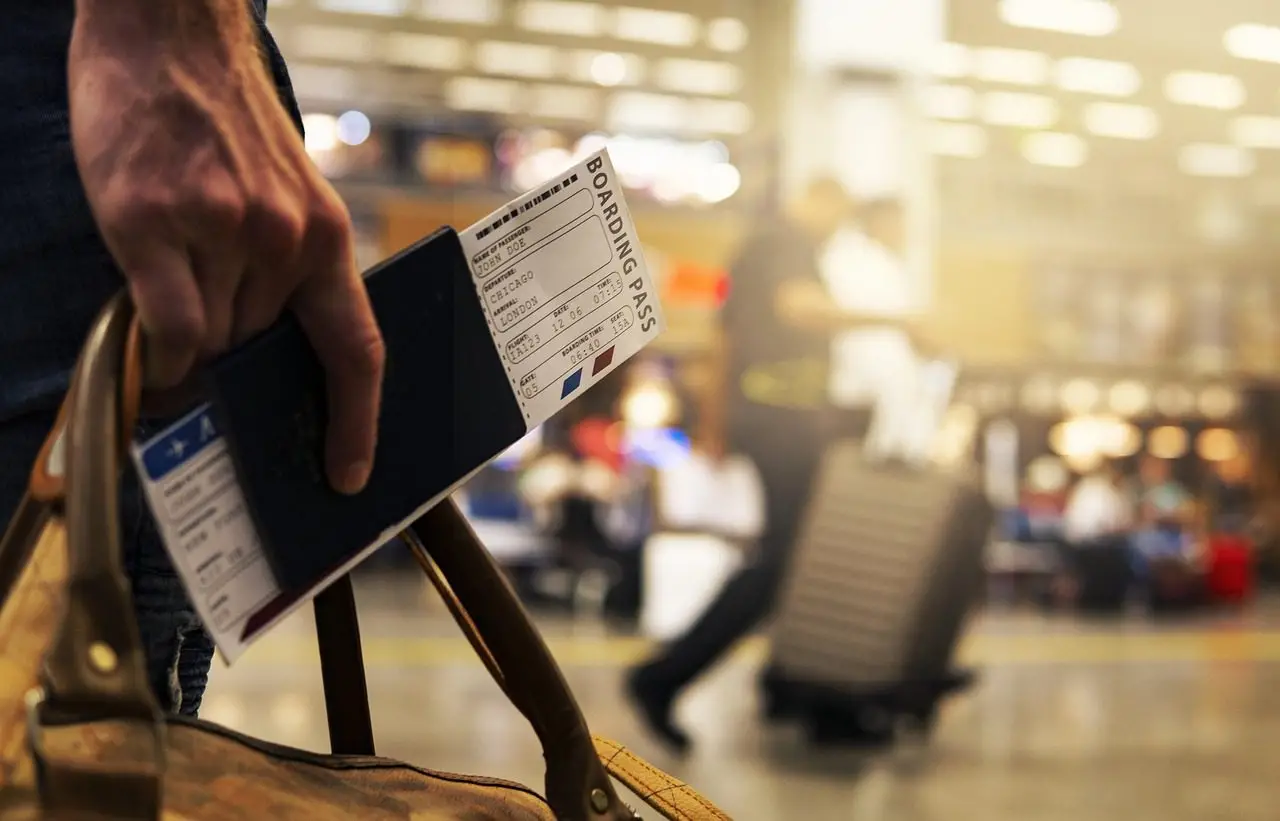 Expat and cultural navigation : finding identity and belonging abroad Reading Expat and cultural navigation : finding identity and belonging abroad Reading